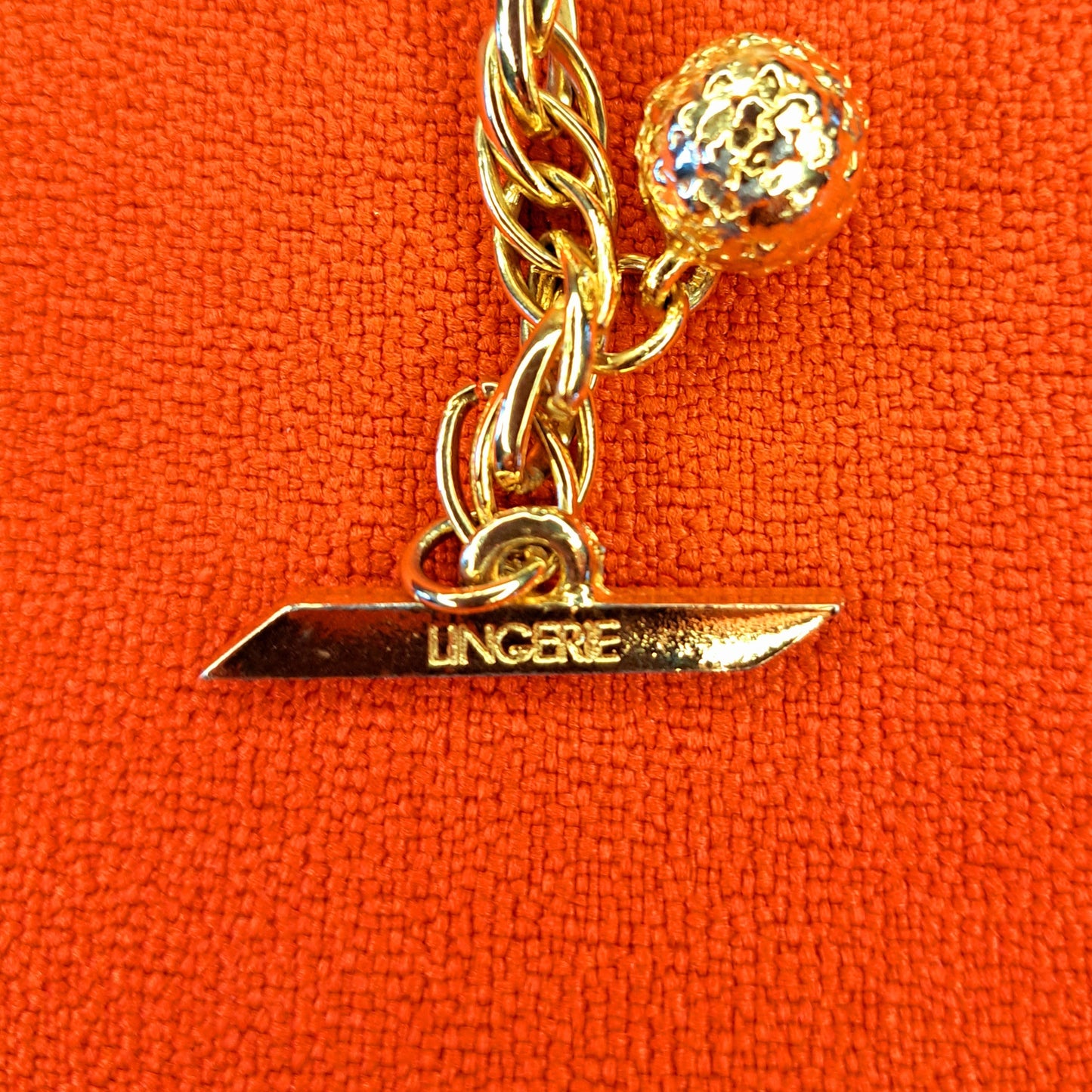 Vintage Bracelet doré, Cacharel ligne lingerie des années 1980.